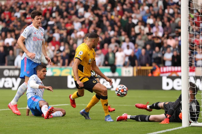 MU thắng nghẹt thở tại Molineux, Tottenham lên ngôi đầu bảng - ảnh 3