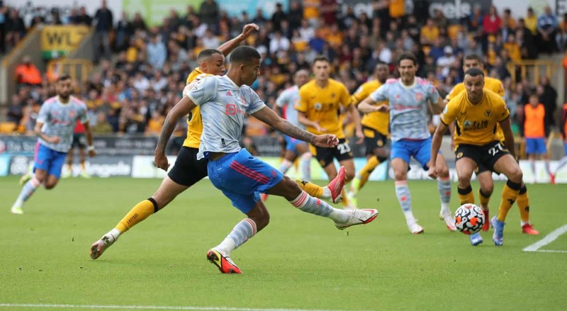 MU thắng nghẹt thở tại Molineux, Tottenham lên ngôi đầu bảng - ảnh 4