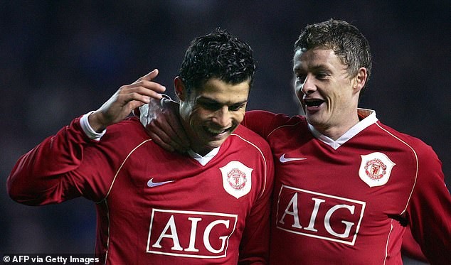 Ronaldo cảm ơn Sir Alex và CĐV, mong nói chuyện với Solskjaer - ảnh 3