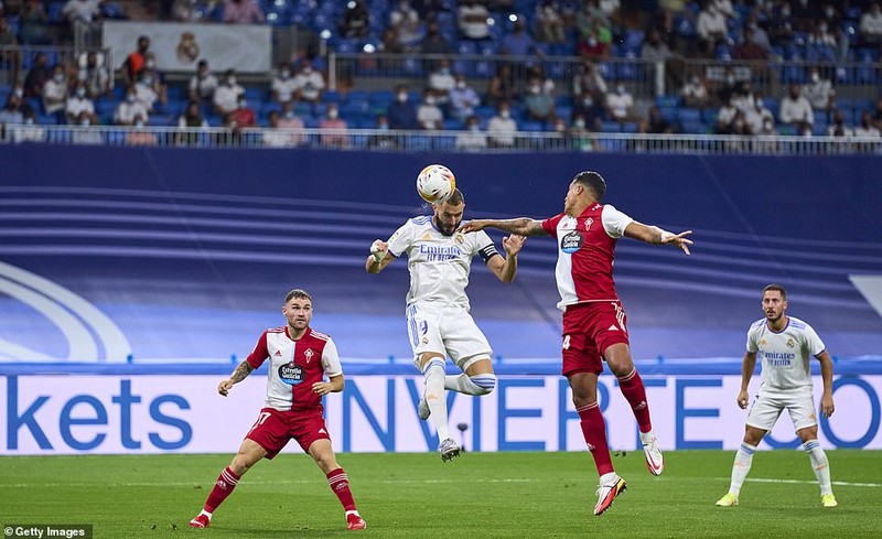 Benzema lập hat-trick, Real Madrid thắng ngược Celta Vigo lên đầu bảng - ảnh 4