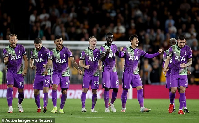 MU bị loại khỏi Carabao Cup, Chelsea và Tottenham thắng loạt “đấu súng”  - ảnh 5