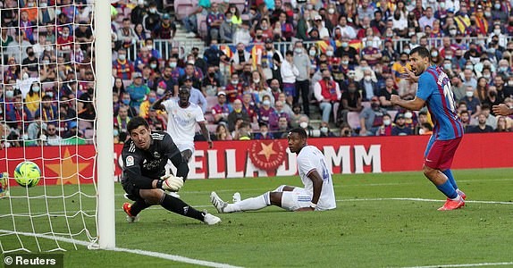 7 phút bù giờ kịch tính, Real Madrid hạ Barcelona trên sân Nou Camp - ảnh 6