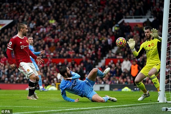 Ronaldo 'đứng hình', MU bế tắc toàn tập trước Man. City - ảnh 4