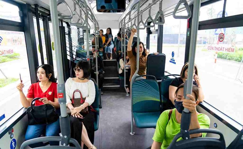 Háo hức trải nghiệm xe buýt điện đầu tiên của VinBus - ảnh 8