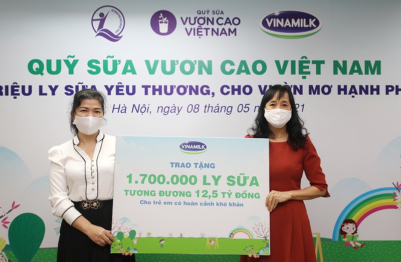 Vinamilk tặng 1,7 triệu ly sữa cho trẻ giữa mùa dịch COVID-19 - ảnh 1