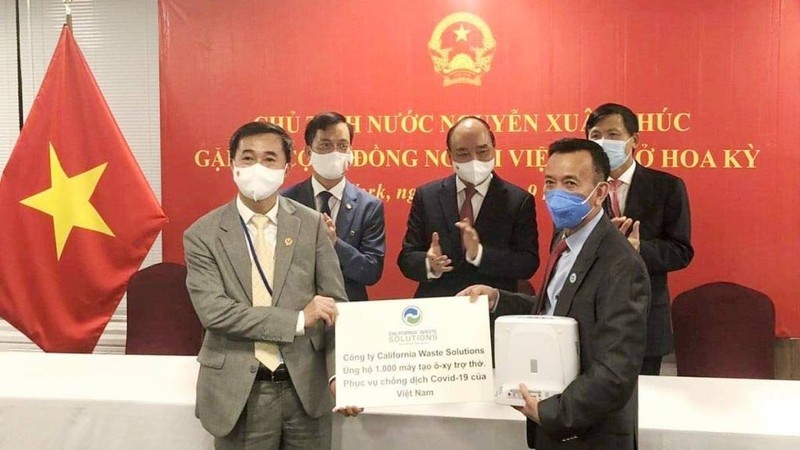 Ông David Duong tặng thêm 1.000 máy thở cho Việt Nam - ảnh 1