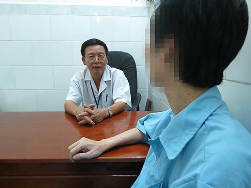 Tư vấn cho một bệnh nhân tại BV Tâm thần TP HCM Tư vấn cho một bệnh nhân tại BV Tâm thần TP HCM