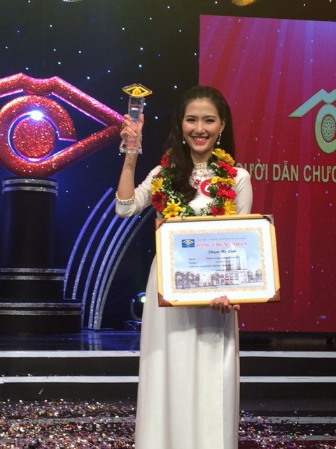 Cô cười rạng rỡ Cô cười rạng rỡ
