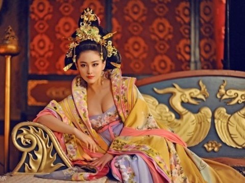 Những màn khoe ngực gây tranh cãi trong 'Võ Tắc Thiên truyền kỳ' - ảnh 1