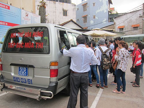 Ngày thi đầu tiên: Sĩ tử được chăm sóc đến... 'tận răng' - ảnh 21