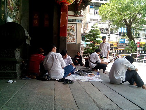Ngày thi đầu tiên: Sĩ tử được chăm sóc đến... 'tận răng' - ảnh 10