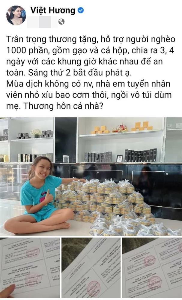 Việt Hương phát gạo, Thanh Trúc làm cơm gà cho người nghèo mùa dịch - ảnh 1