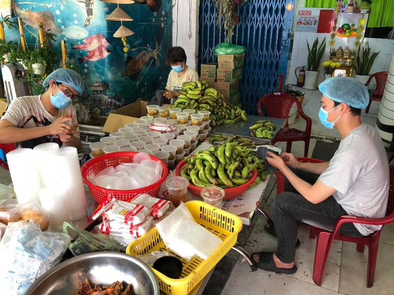 NSƯT Hữu Quốc lập quỹ bếp ăn từ thiện nấu cơm cho người nghèo mùa dịch - ảnh 3