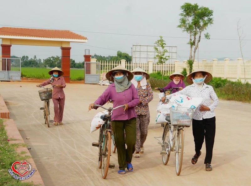 Hoa hậu Đỗ Thị Hà, Đàm Vĩnh Hưng và Á hậu Huyền My làm thiện nguyện mùa dịch - ảnh 2