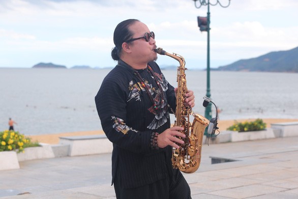 Sức khỏe nghệ sĩ saxophone Trần Mạnh Tuấn chuyển biến tích cực - ảnh 1