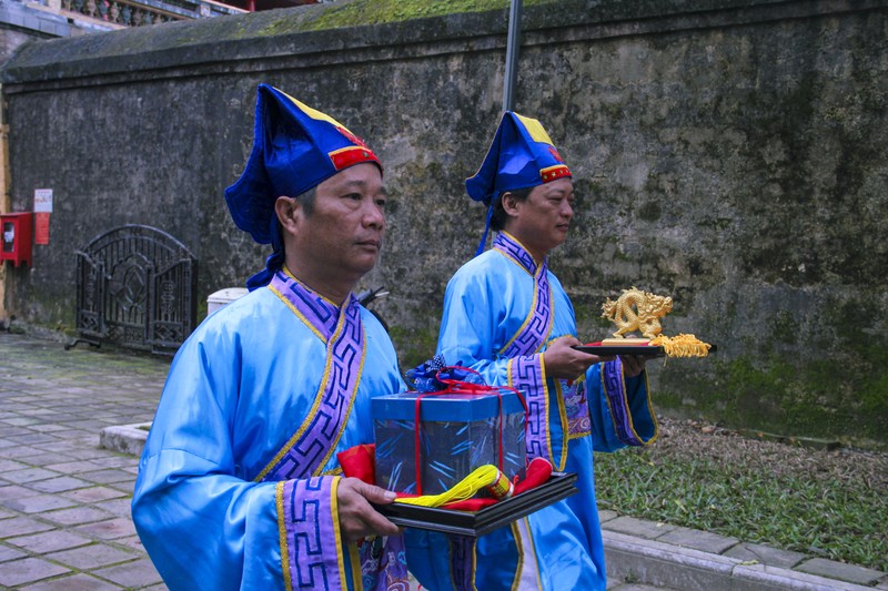 Huế: Dựng cây nêu hoàng cung nhà Nguyễn để cầu bình an - ảnh 3