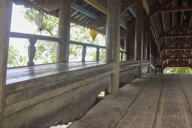 Bên cạnh giá trị văn hóa, lịch sử, cầu ngói Thanh Toàn còn có “nhiệm vụ” đón nhận rất nhiều lượt người qua về trên cầu, nhất là trong các dịp lễ, tết, Festival. 1