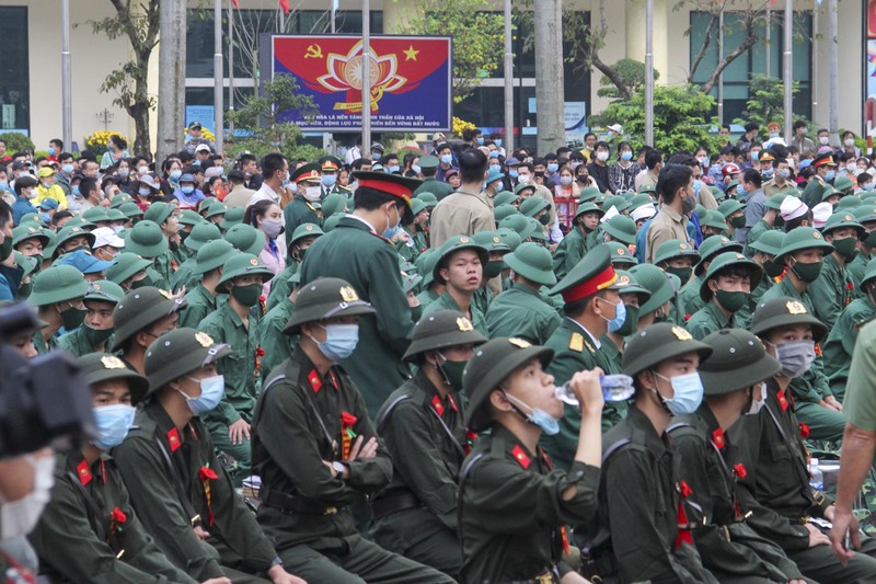 Hình ảnh hơn 1.400 thanh niên Thừa Thiên - Huế nhập ngũ - ảnh 2