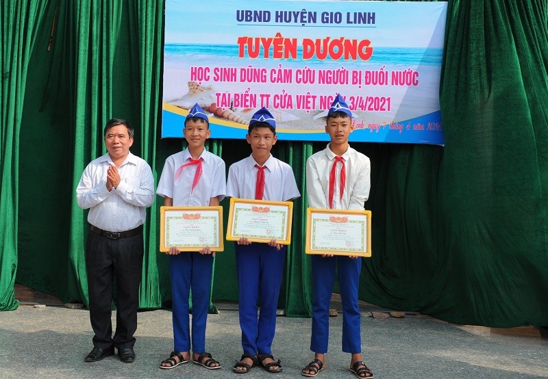 Quảng Trị: Tuyên dương 3 học sinh dũng cảm cứu người đuối nước - ảnh 1