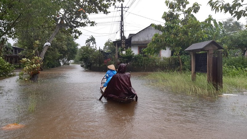 Quảng Trị, Thừa Thiên-Huế: Lũ đang lên, nhiều người mất tích - ảnh 2