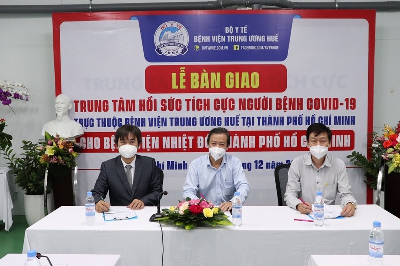 BV Trung ương Huế bàn giao Trung tâm ICU cho BV Bệnh nhiệt đới TP.HCM - ảnh 1