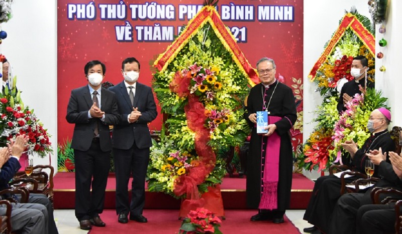 Phó Thủ tướng Thường trực Phạm Bình Minh chúc Giáng sinh tại Huế - ảnh 2