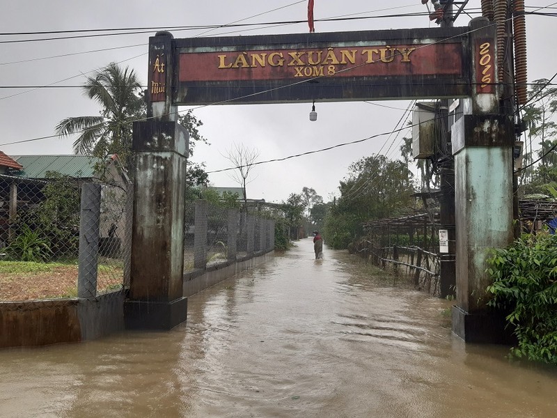 Thừa Thiên Huế: Mưa lớn kéo dài, nhiều nơi bị sạt lở - ảnh 3