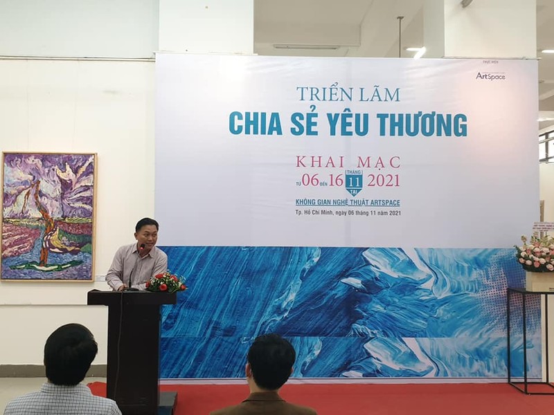 Triển lãm 'Chia sẻ yêu thương': 40% tiền tranh hỗ trợ sinh viên khó khăn  - ảnh 2