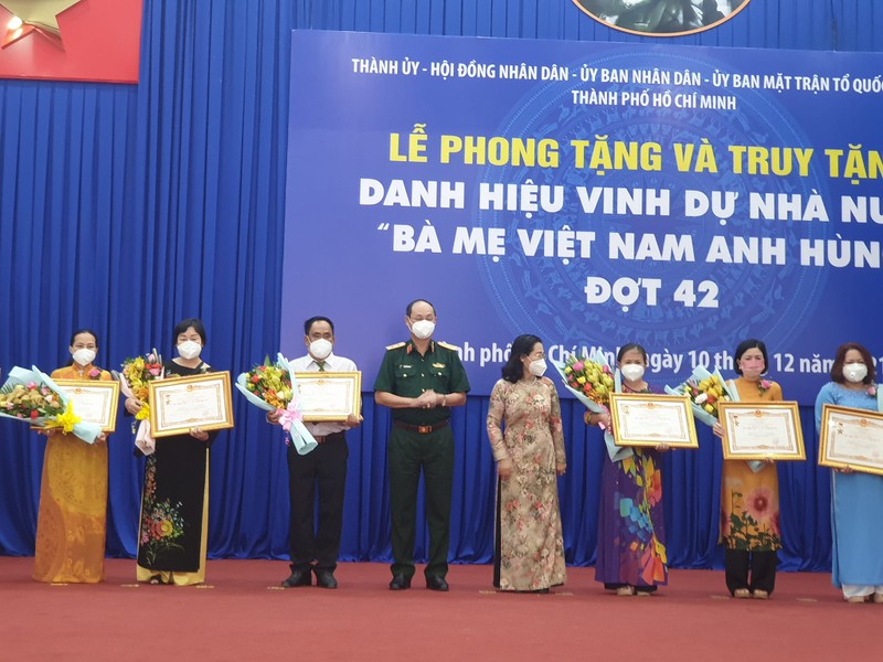  TP.HCM phong tặng, truy tặng danh hiệu Bà mẹ Việt Nam anh hùng cho 23 mẹ - ảnh 2