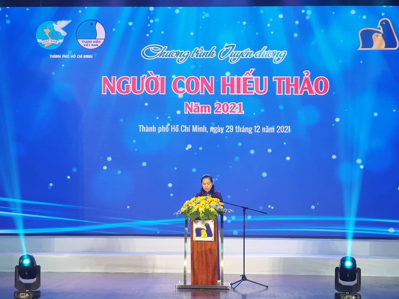 Cậu học trò 18 tuổi gây xúc động tại Lễ tuyên dương “Người con hiếu thảo” 2021 - ảnh 1