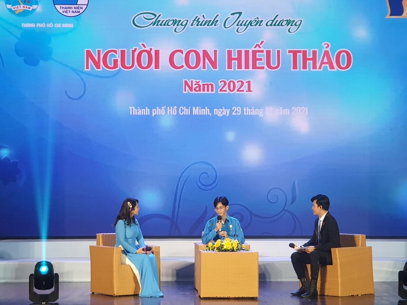 Cậu học trò 18 tuổi gây xúc động tại Lễ tuyên dương “Người con hiếu thảo” 2021 - ảnh 2