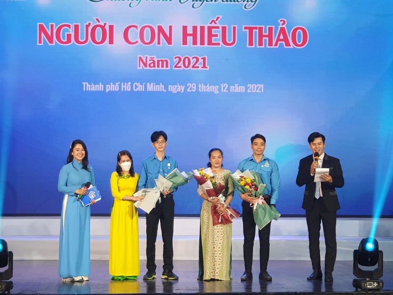 Cậu học trò 18 tuổi gây xúc động tại Lễ tuyên dương “Người con hiếu thảo” 2021 - ảnh 3