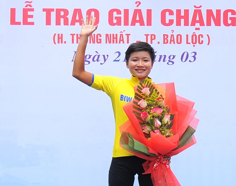 Tay đua Kim Cương 'đơn thương, độc mã' chiếm áo vàng - ảnh 2