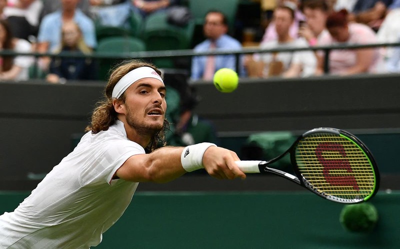 Á quân Roland Garros gác vợt, ĐKVĐ thắng nhọc ở Wimbledon - ảnh 1