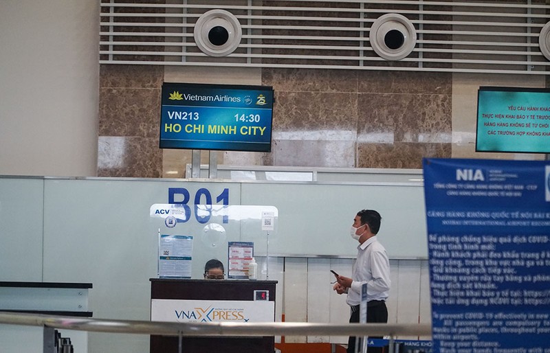 Cận cảnh sân bay Nội Bài ngày đầu mở cửa đón khách trở lại - ảnh 5