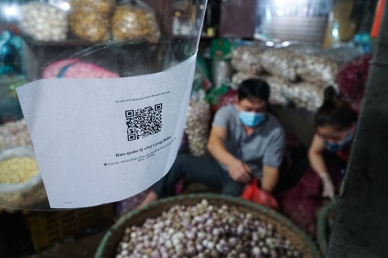 Tiểu thương phấn khởi trở lại chợ Long Biên sau hơn 2 tháng phong tỏa - ảnh 7