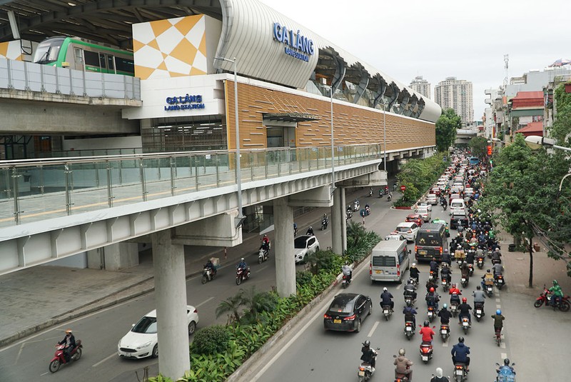 Giao thông ùn ứ, tàu Cát Linh - Hà Đông thì vắng khách ngày đầu tuần - ảnh 2