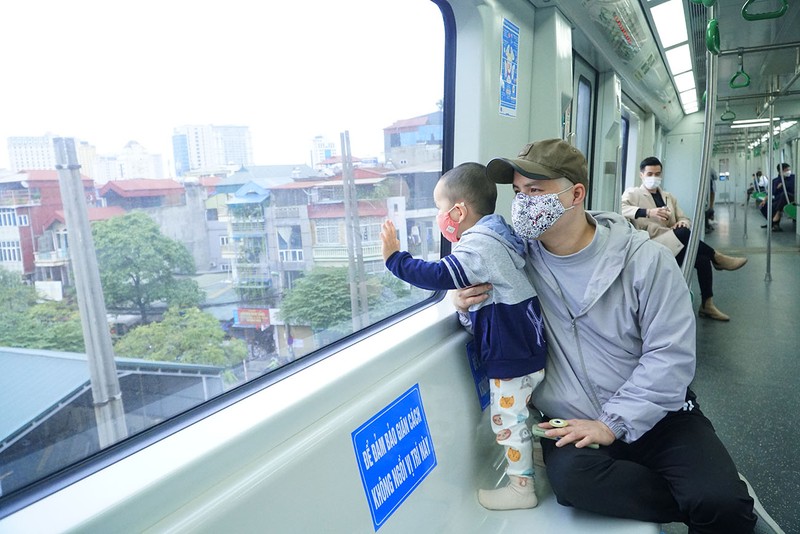 Giao thông ùn ứ, tàu Cát Linh - Hà Đông thì vắng khách ngày đầu tuần - ảnh 9