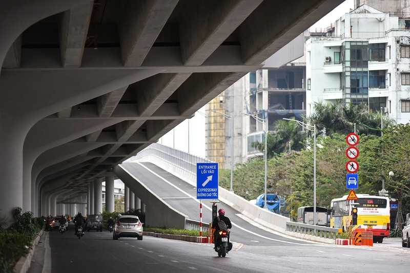 Chùm ảnh Hà Nội đưa vào khai thác 6 lối lên xuống đường vành đai 3 trên cao - ảnh 2