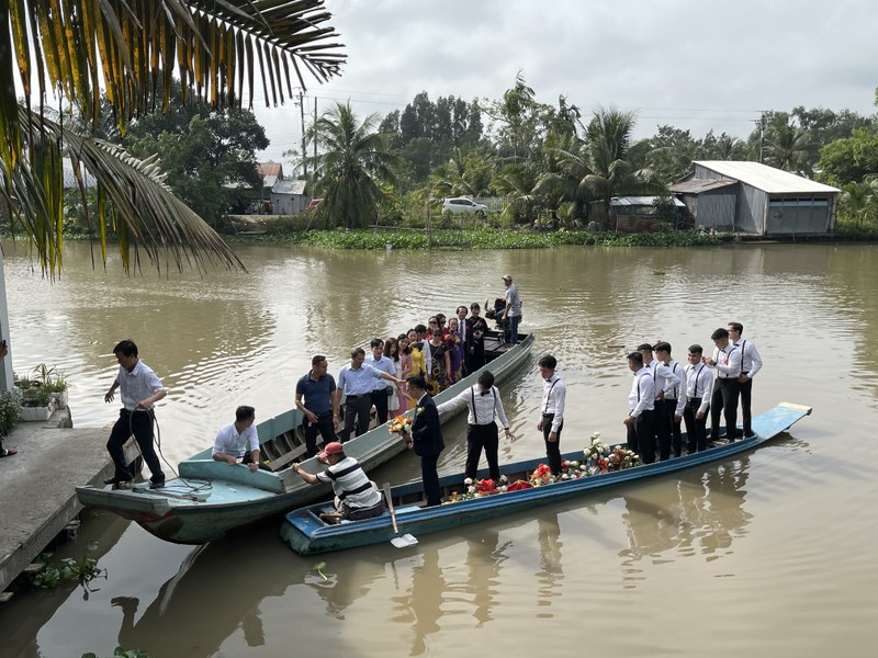 Á hậu Thúy An xinh đẹp rạng rỡ trong ngày cưới - ảnh 3