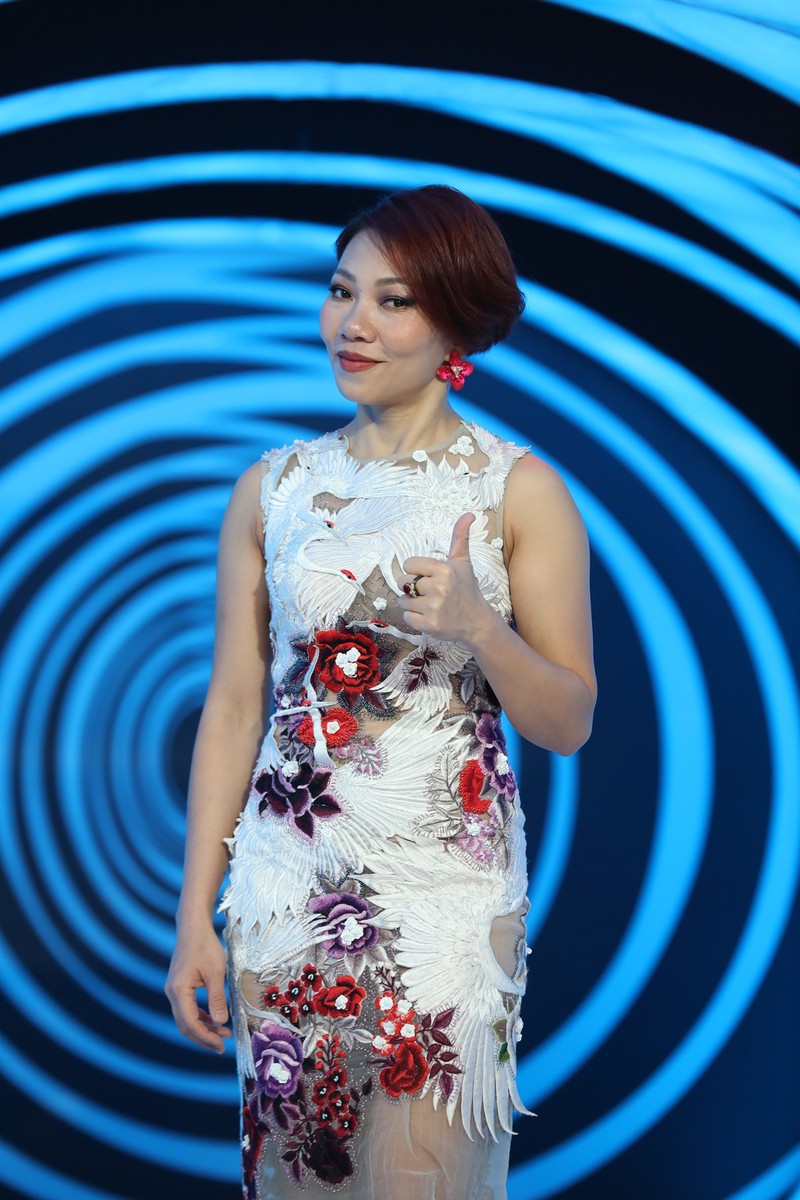 Diva Hà Trần xúc động kể kỷ niệm buồn vui cùng 2 người bố - ảnh 3