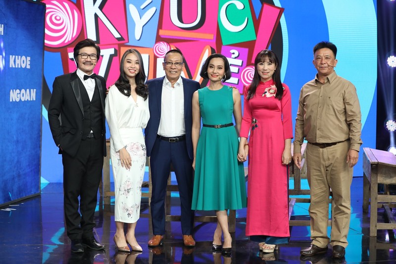 Diva Hà Trần xúc động kể kỷ niệm buồn vui cùng 2 người bố - ảnh 5