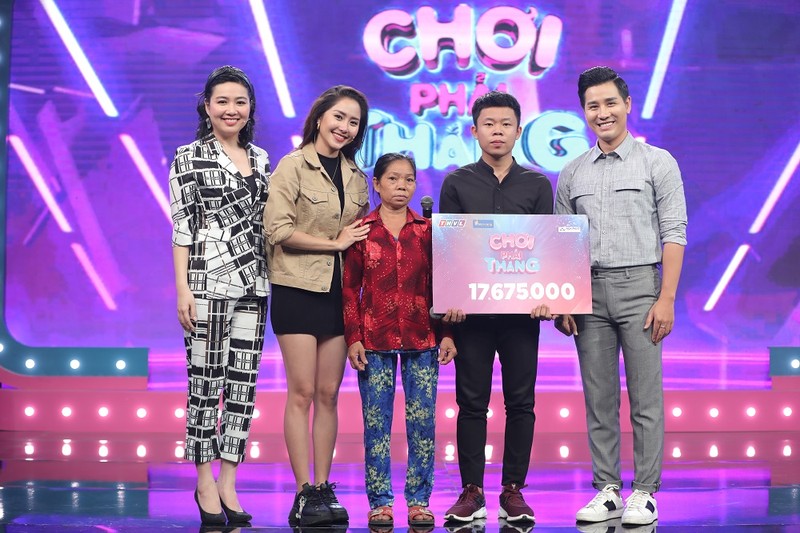 Lê Khánh tặng tiền cho nhân vật trước khi chơi gameshow - ảnh 4