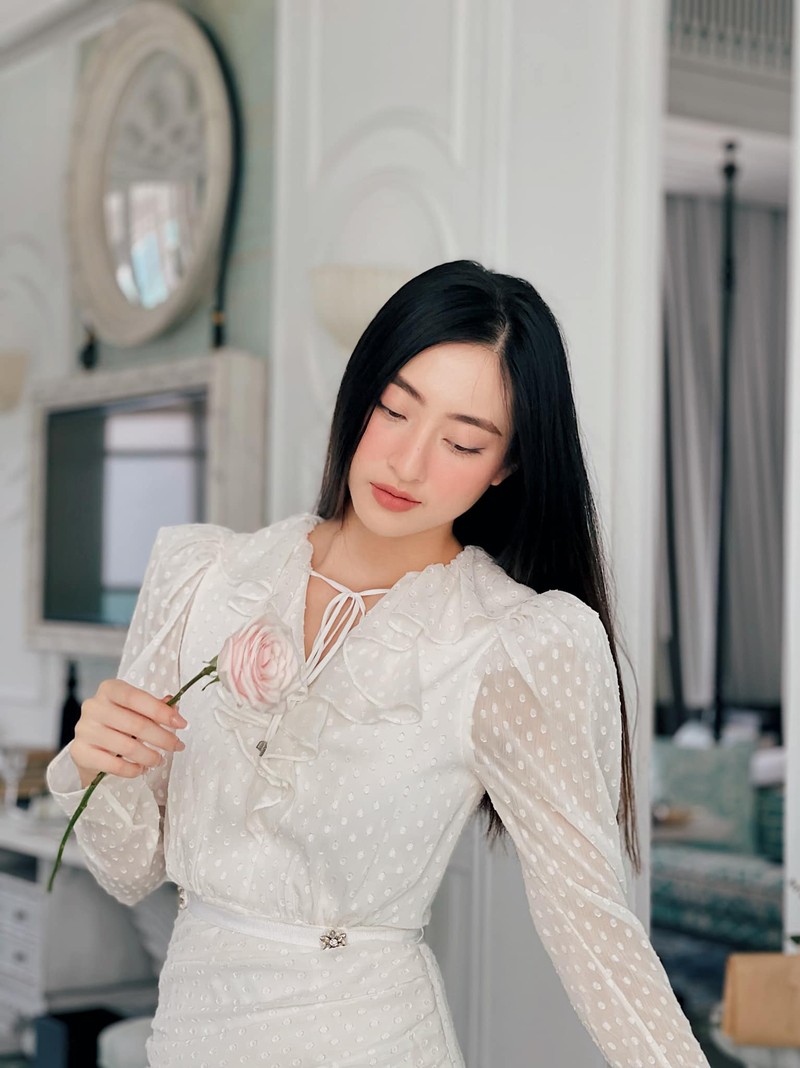 Style du lịch của Lương Thùy Linh khiến hội chị em phát ngất - ảnh 4