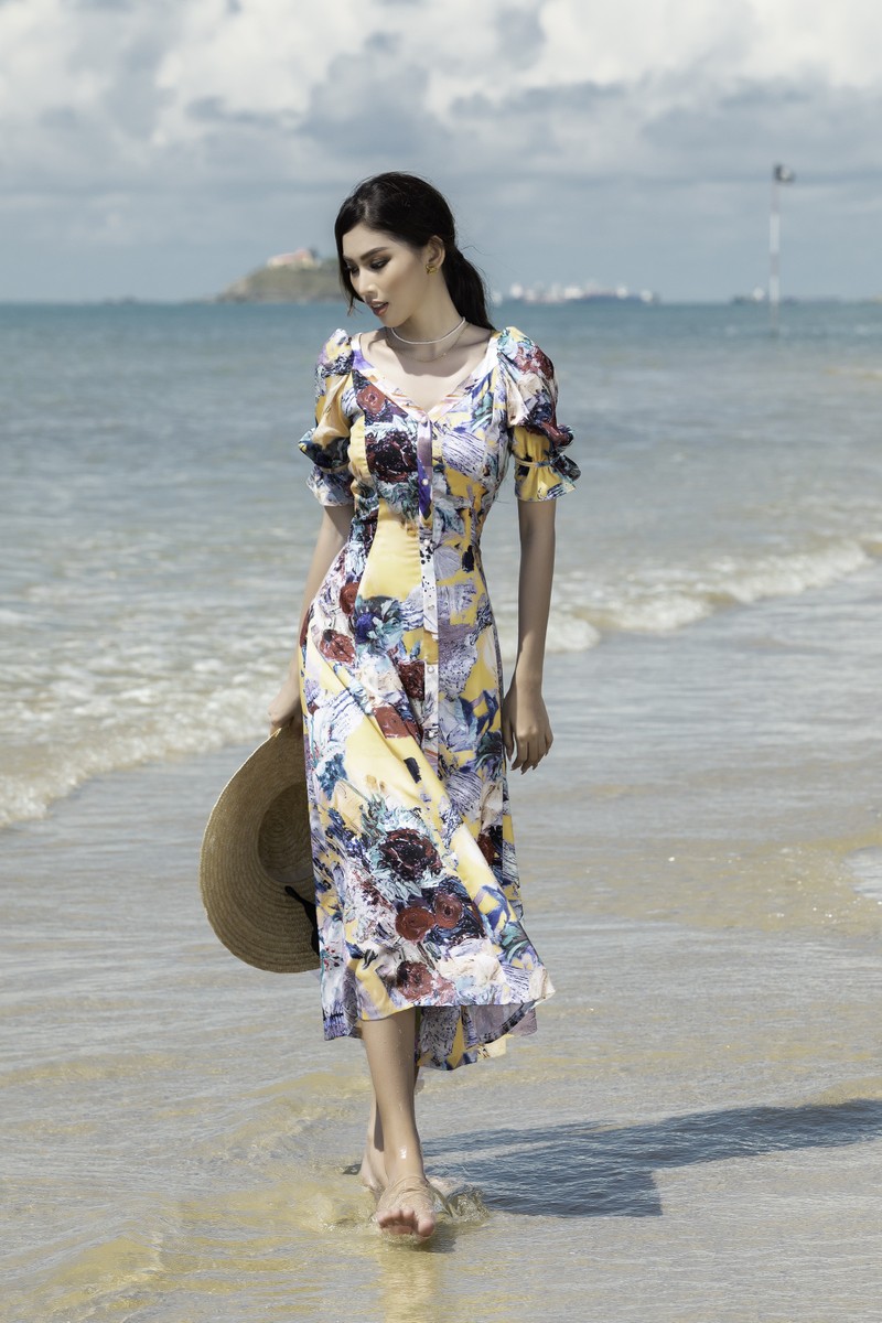Á hậu Ngọc Thảo comeback với hình ảnh nàng thơ trên bãi biển - ảnh 1