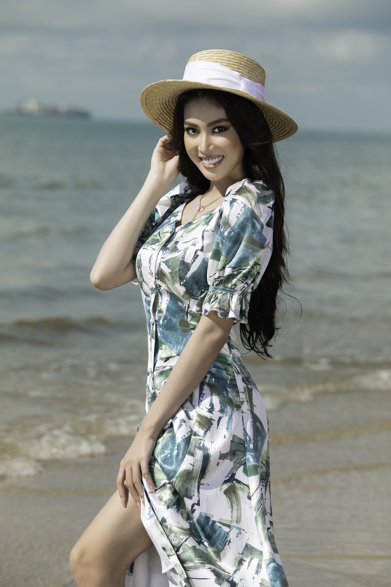 Á hậu Ngọc Thảo comeback với hình ảnh nàng thơ trên bãi biển - ảnh 2