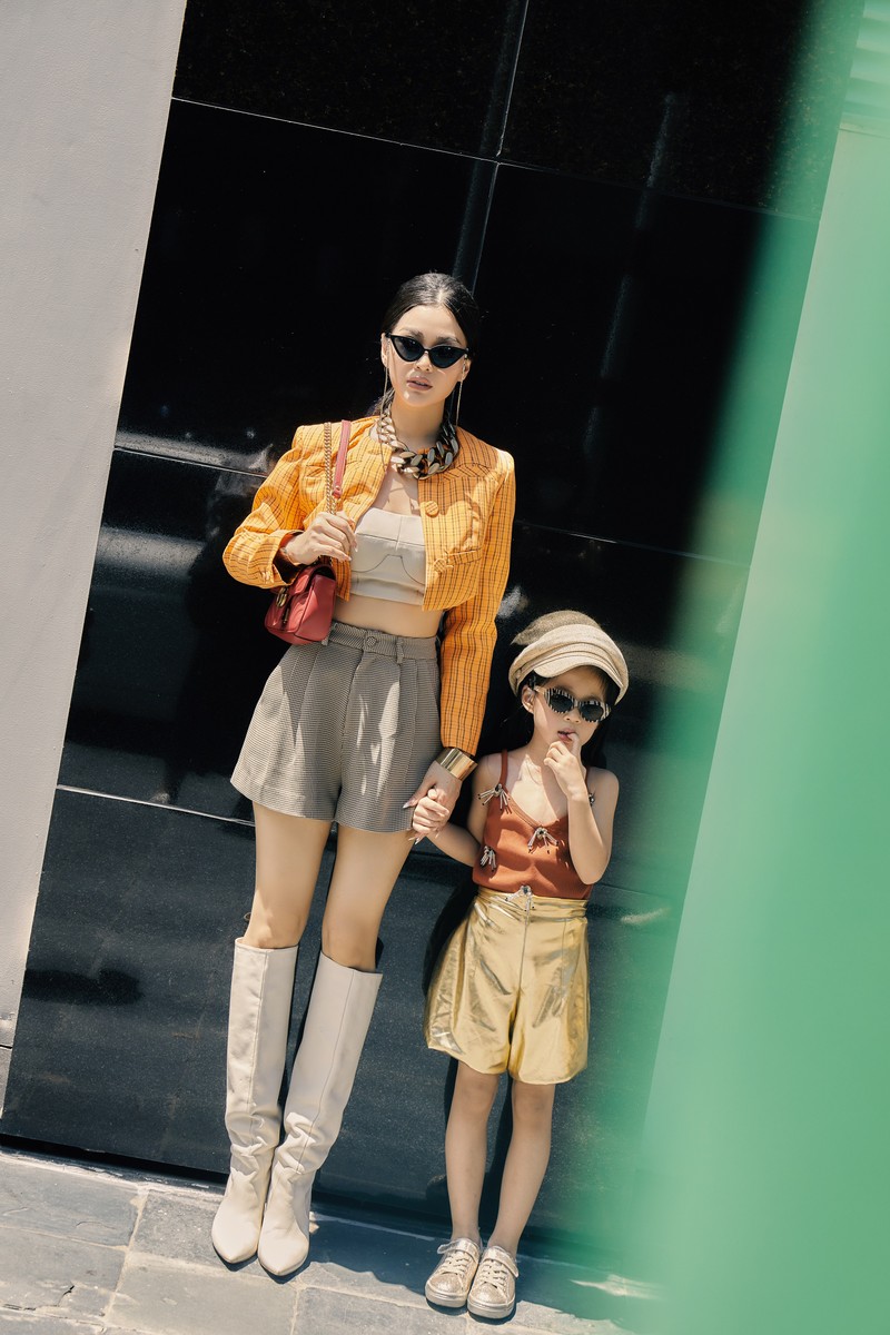 Á hậu Diễm Trang cùng con gái chụp ảnh streetstyle - ảnh 3