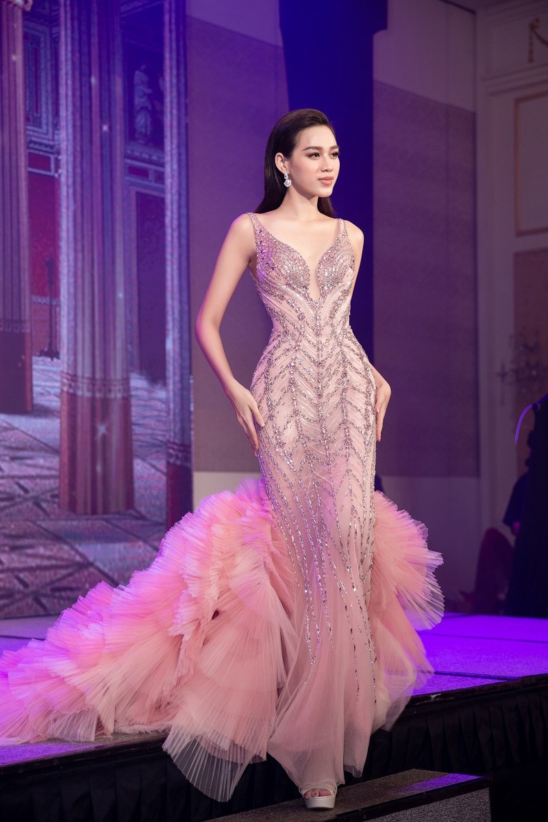 Lễ trao sash và công bố trang phục của hoa hậu Đỗ Hà tại Miss World 2021 - ảnh 1