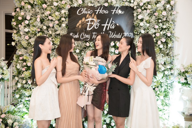 Dàn hậu đình đám tụ họp chia tay Đỗ Hà trước ngày lên đường đi thi 'Miss World' - ảnh 3