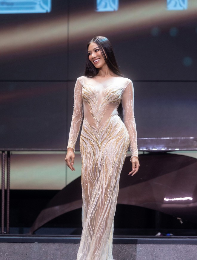 Kim Duyên diện bikini cực bốc lửa trong đêm bán kết 'Miss Universe' 2021 - ảnh 1